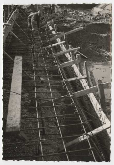 Fiume Isonzo, Gorizia. Opere di sbarramento in costruzione. Particolare dello scavo. Armatura